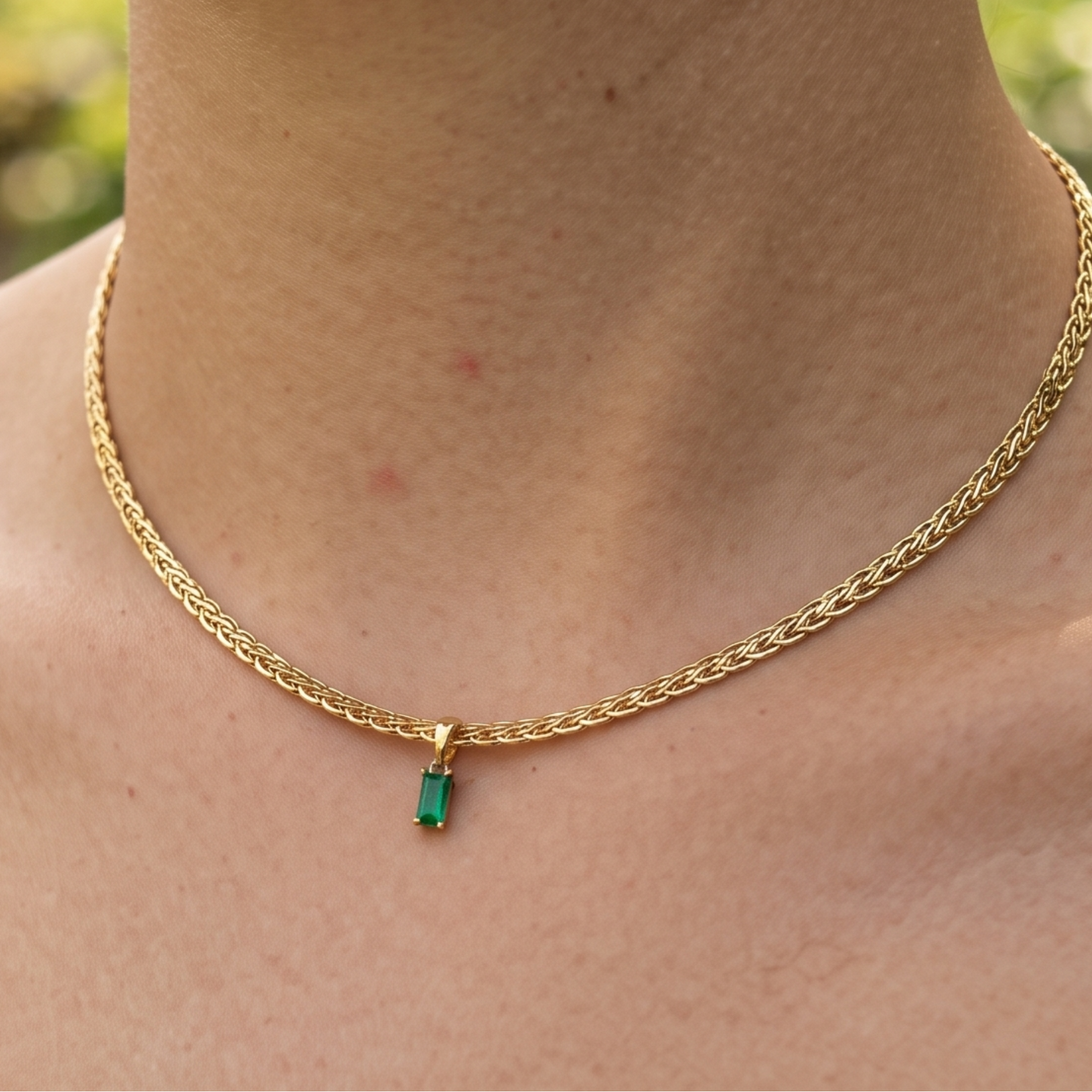 1.98 CT green emerald-cut pendant necklace in polished yellow gold.