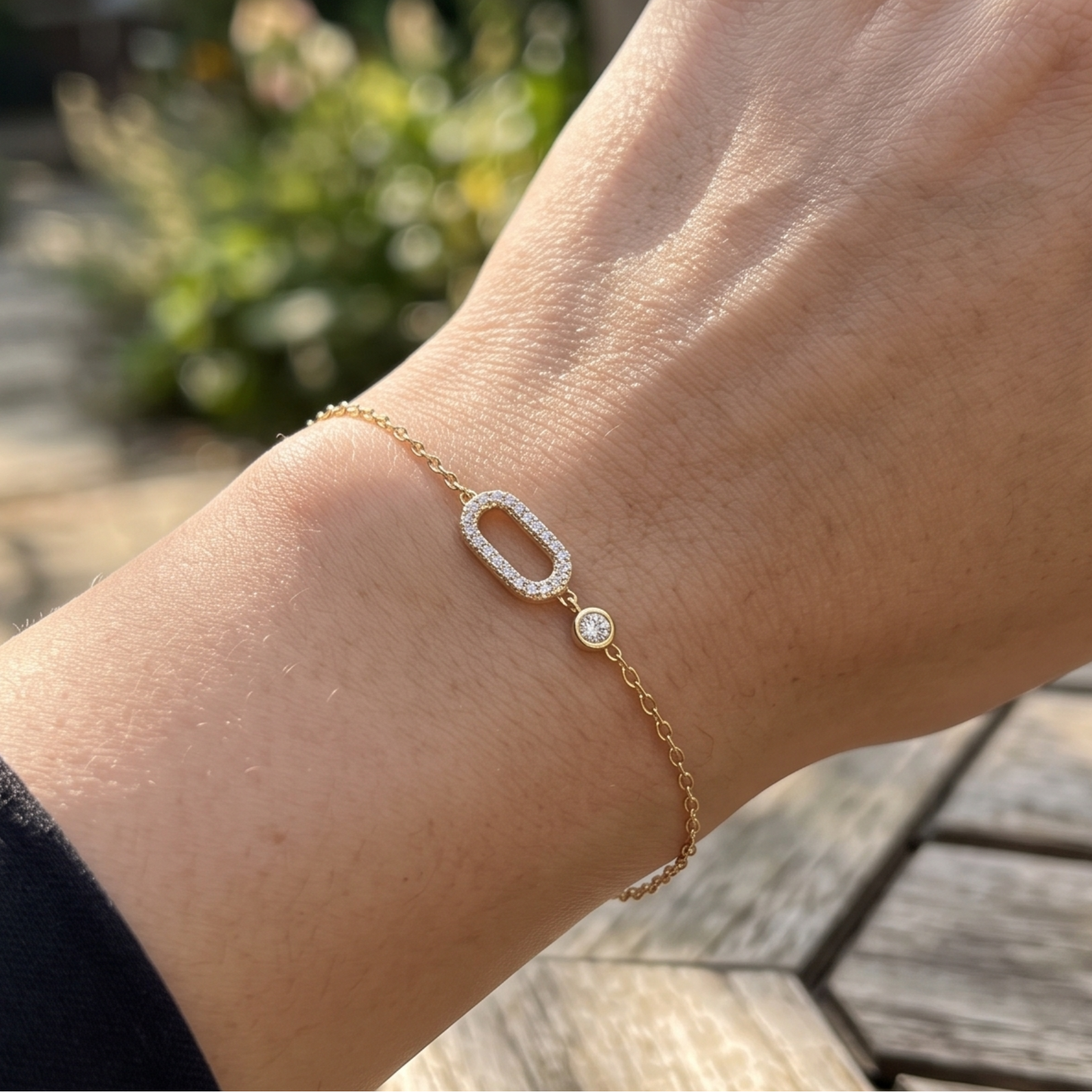 Kiashaa Jewellery round diamond open-link bracelet in polished yellow gold.