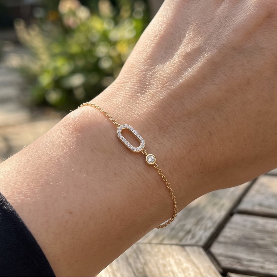 Kiashaa Jewellery round diamond open-link bracelet in polished yellow gold.