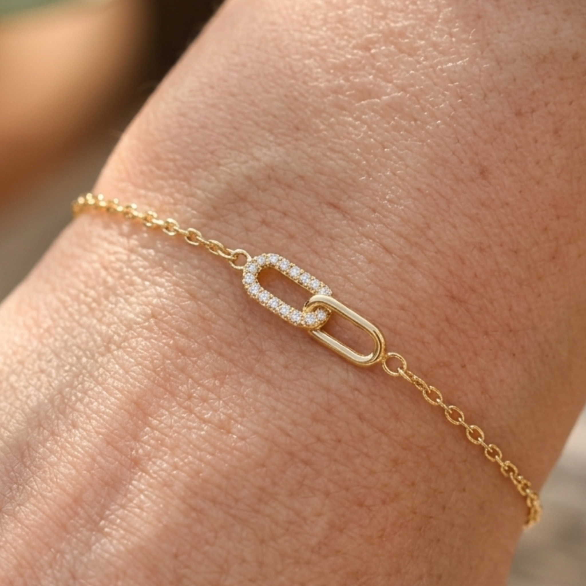 Kiashaa Jewellery 0.40 CTW diamond interlocking-link bracelet in polished yellow gold.
