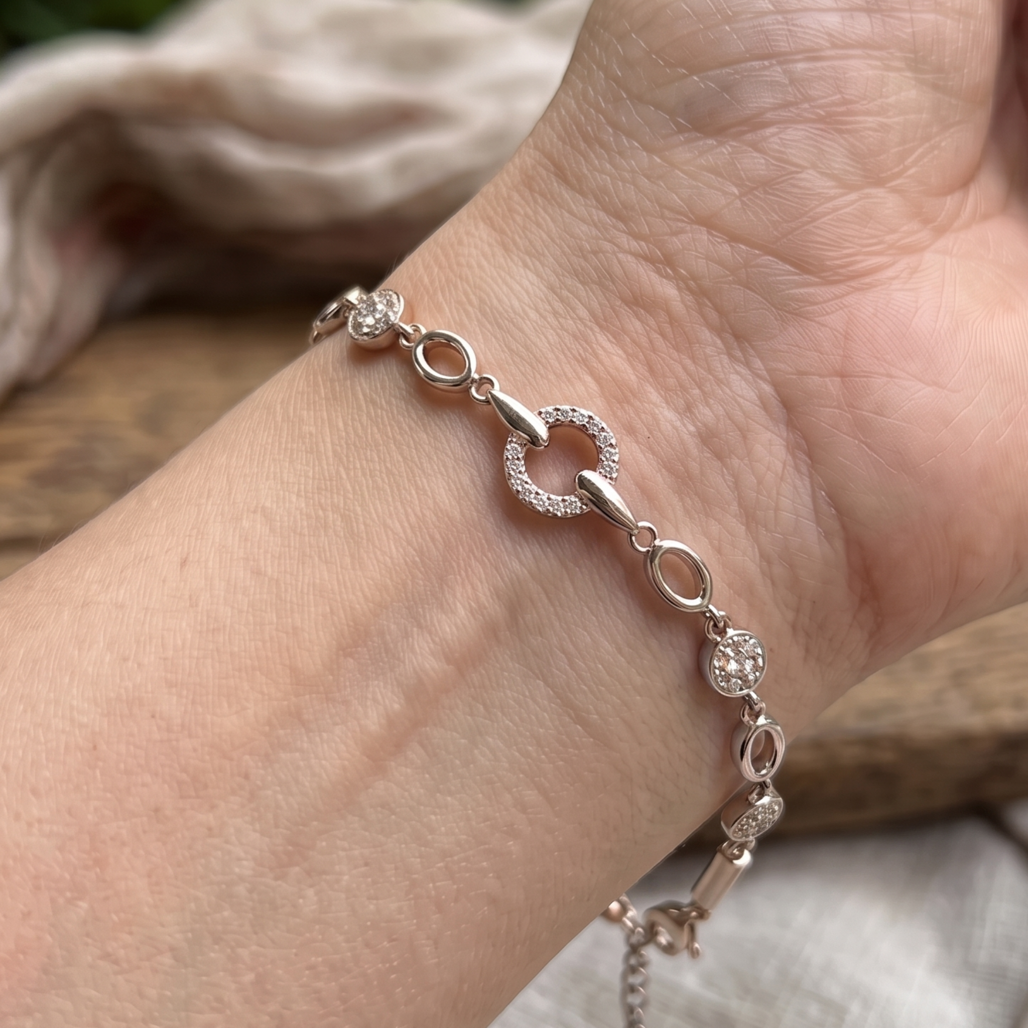 Kiashaa Jewellery 0.65 CTW diamond link bracelet in polished rose gold.
