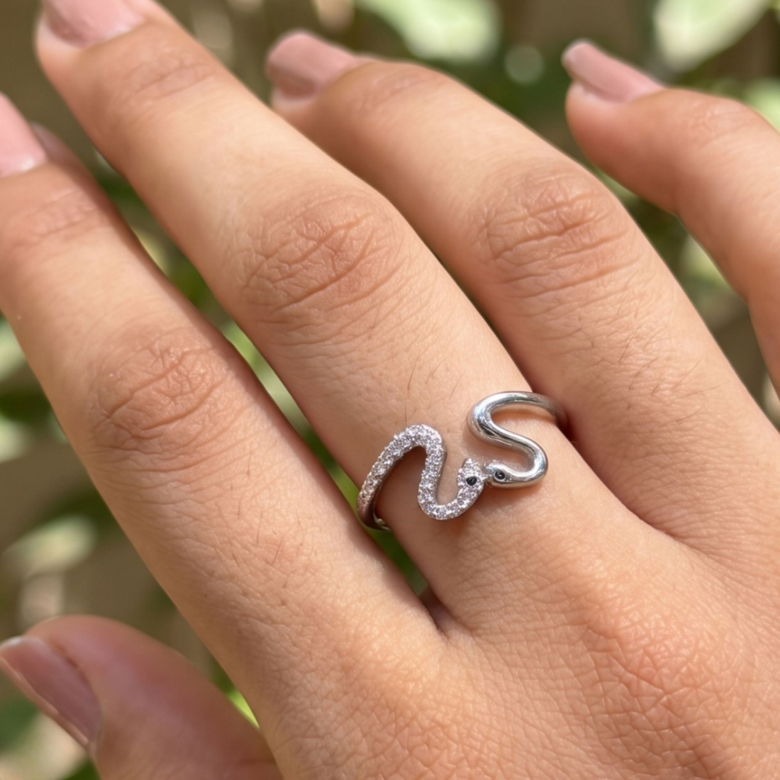 Romantic open ring featuring two swans forming a heart-shaped design.
