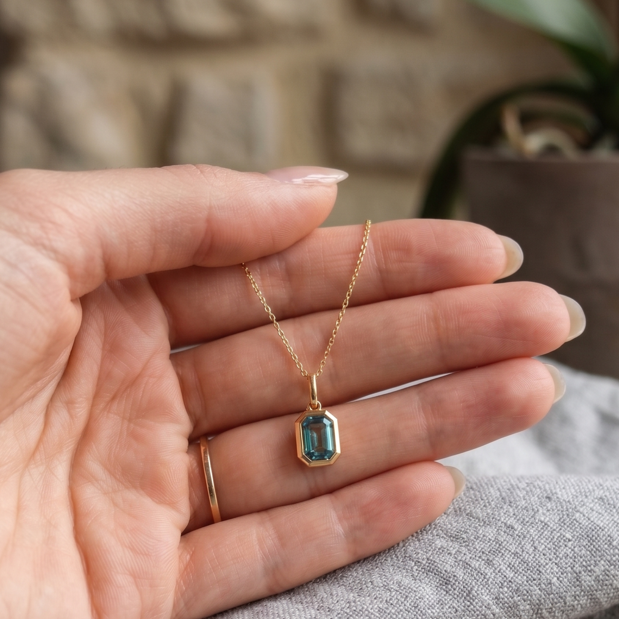 1.73 CT teal emerald-cut pendant necklace in polished yellow gold.