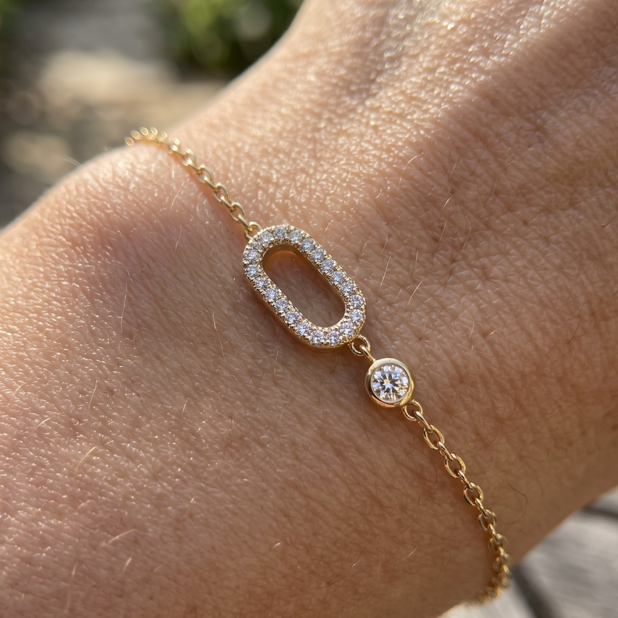 Kiashaa Jewellery round diamond open-link bracelet in polished yellow gold.