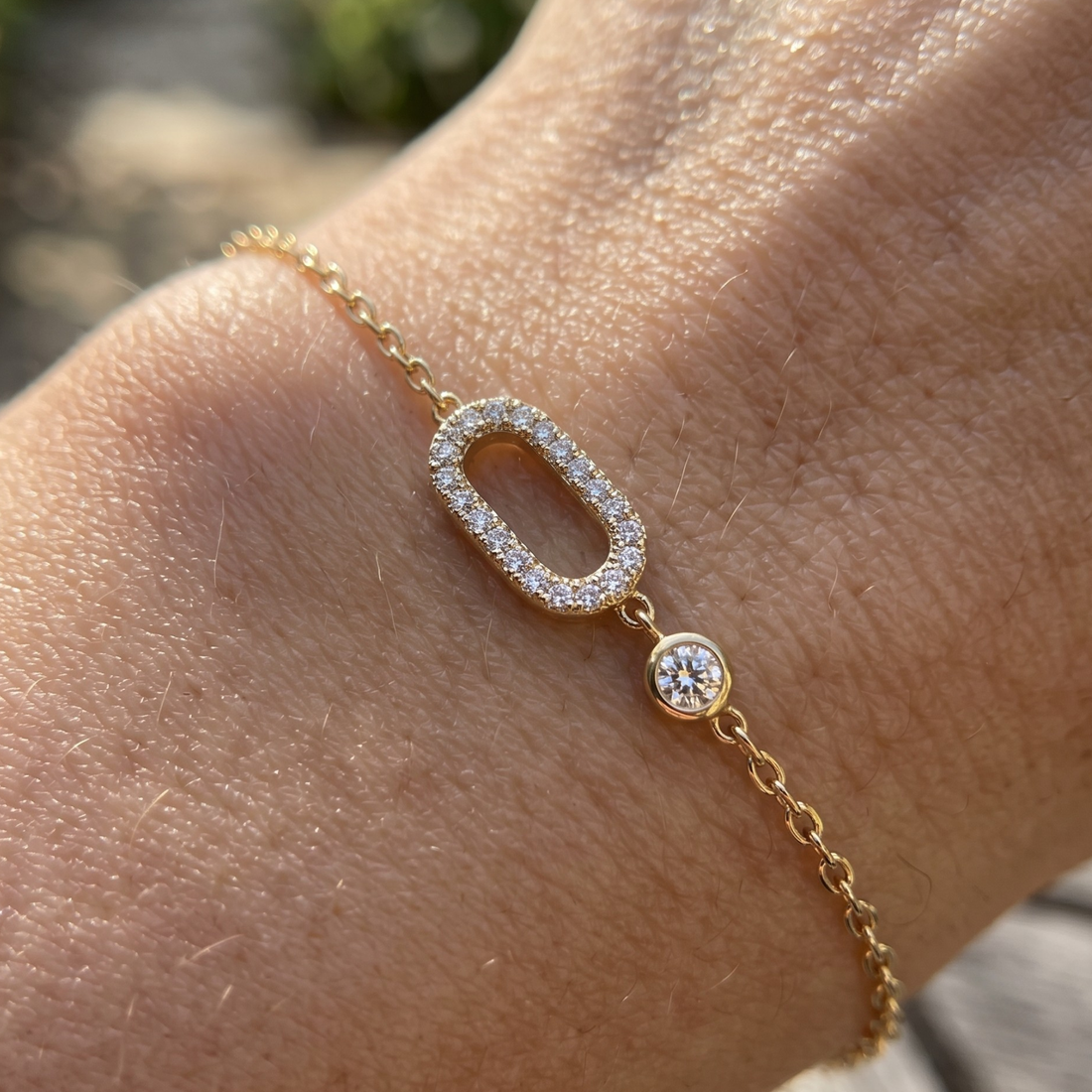 Kiashaa Jewellery round diamond open-link bracelet in polished yellow gold.