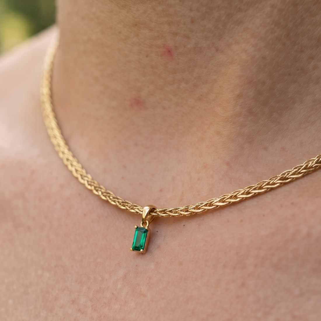 1.98 CT green emerald-cut pendant necklace in polished yellow gold.