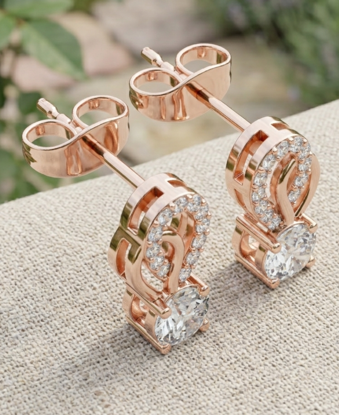 Kiashaa Jewellery round lab-grown diamond earrings with polished intertwined gold curves.