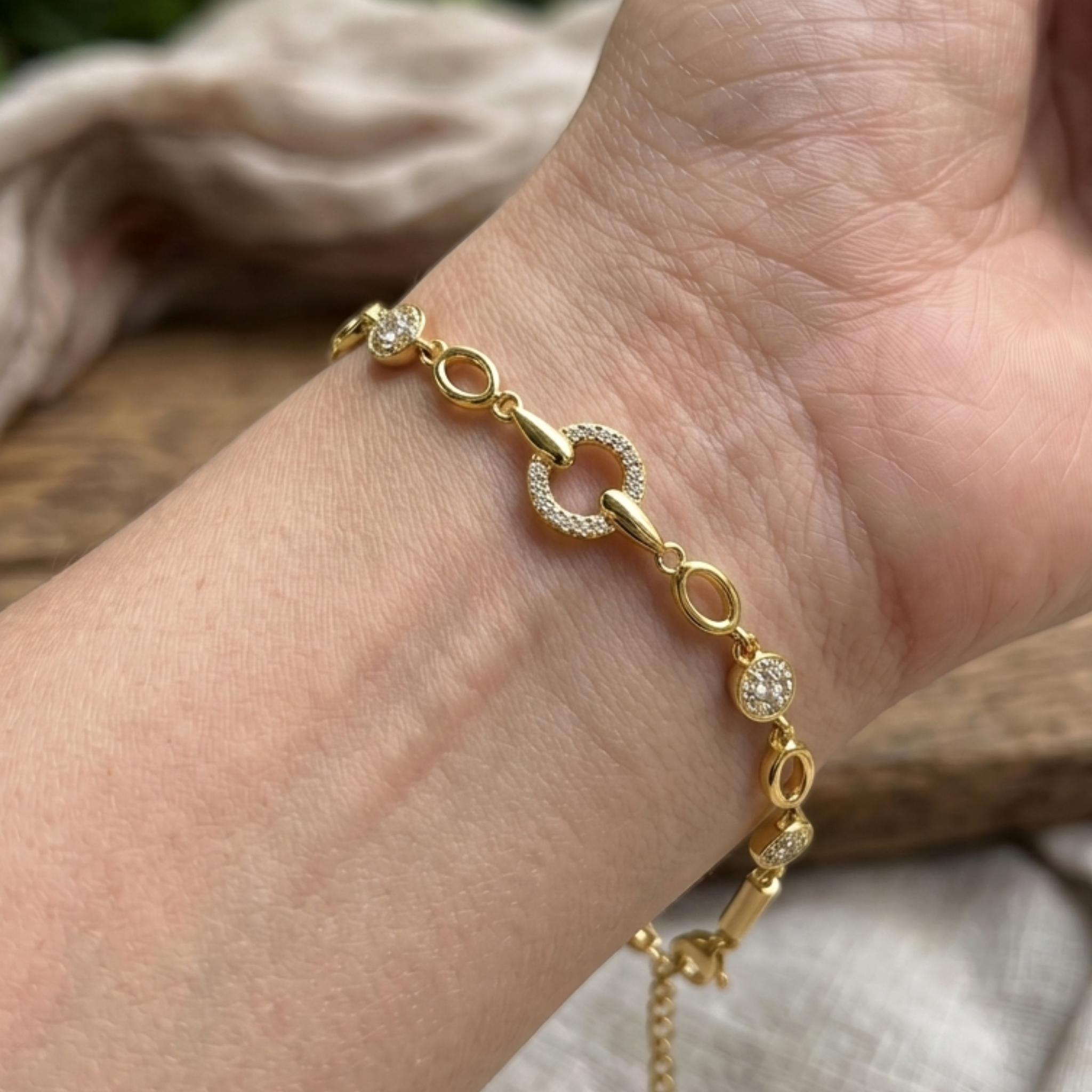 Kiashaa Jewellery 0.65 CTW diamond link bracelet in polished rose gold.