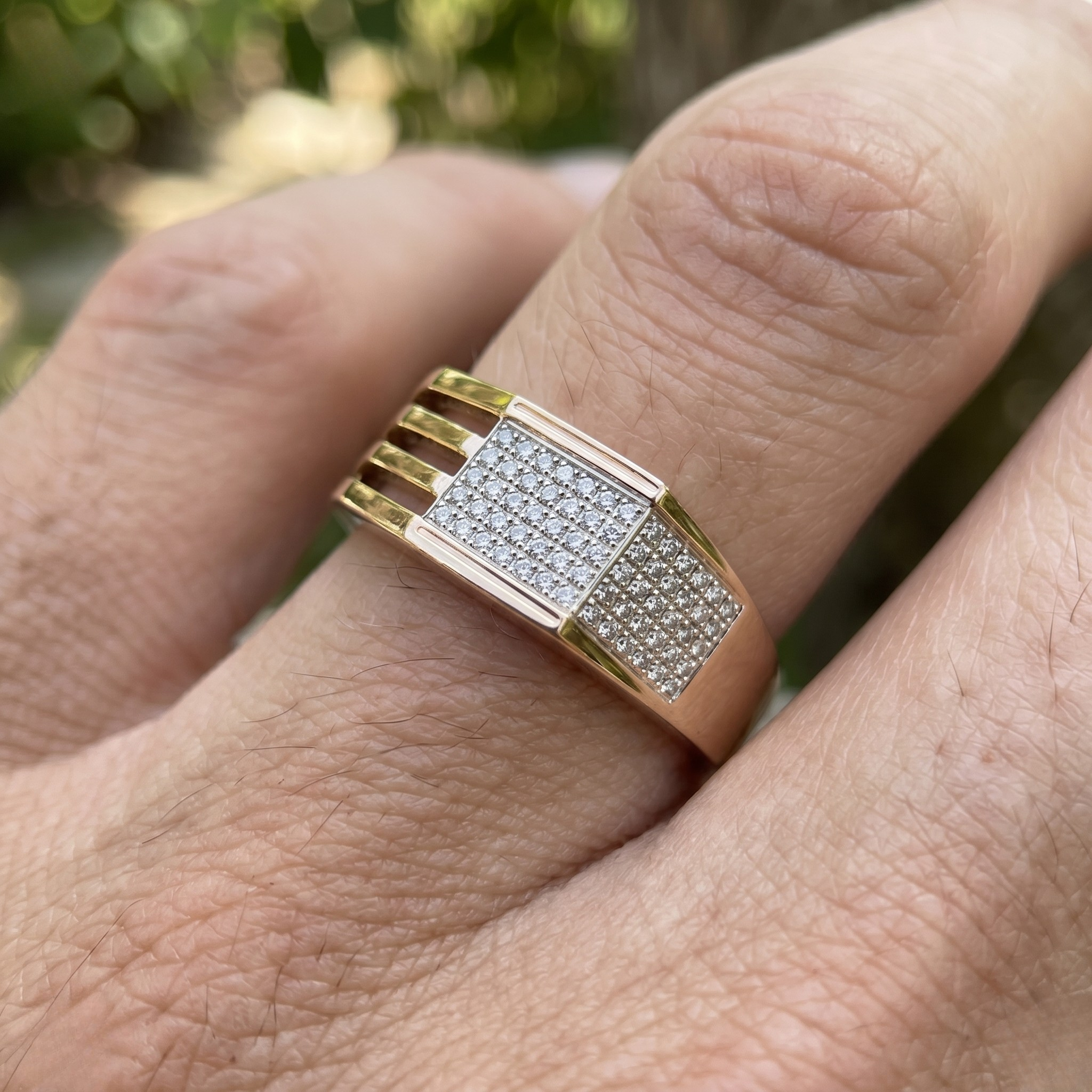 Geometric 0.65 CTW lab-grown diamond men’s ring in gold by Kiashaa Jewellery.