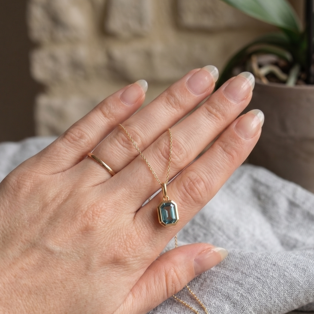 1.73 CT teal emerald-cut pendant necklace in polished yellow gold.