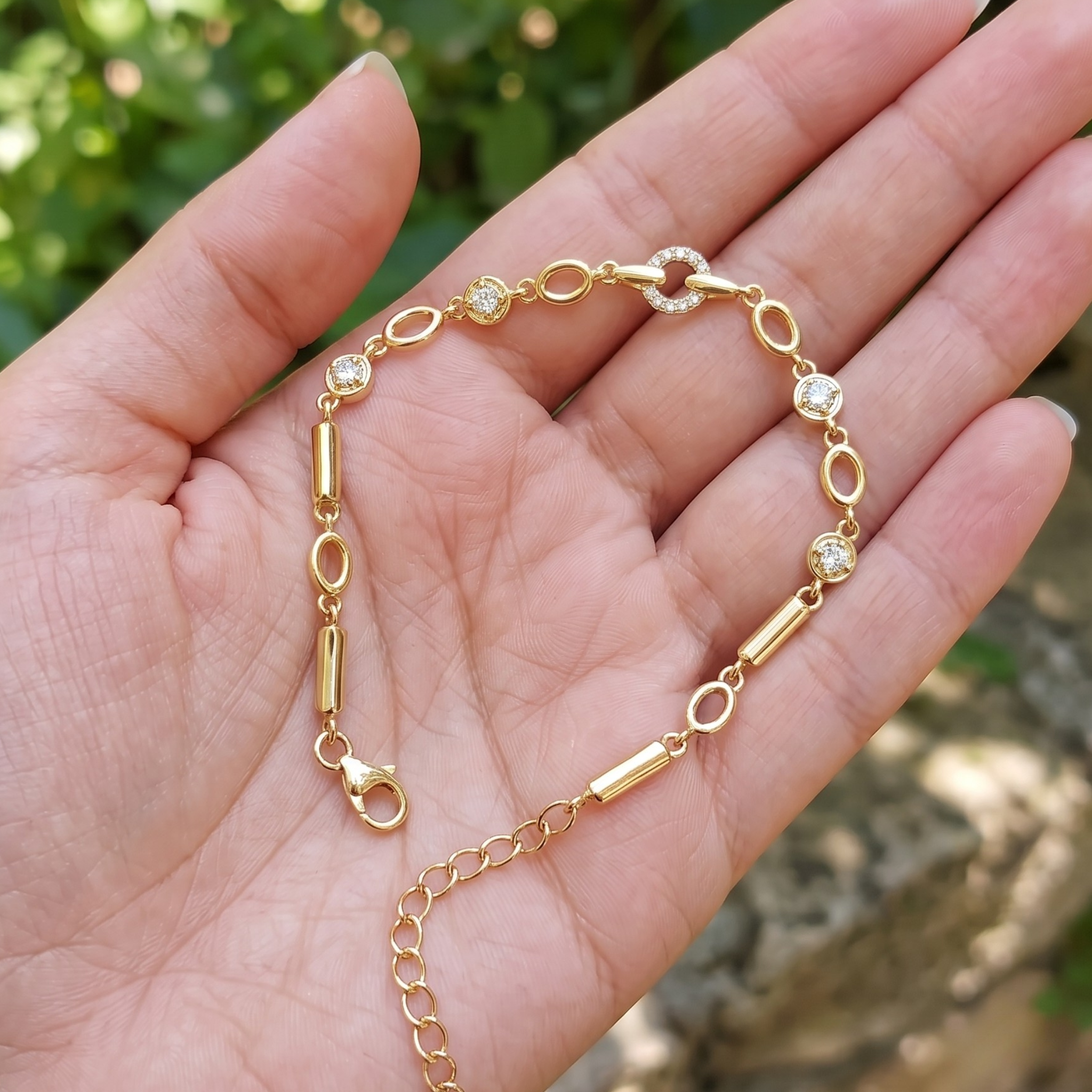 Kiashaa Jewellery 0.65 CTW diamond link bracelet in polished rose gold.