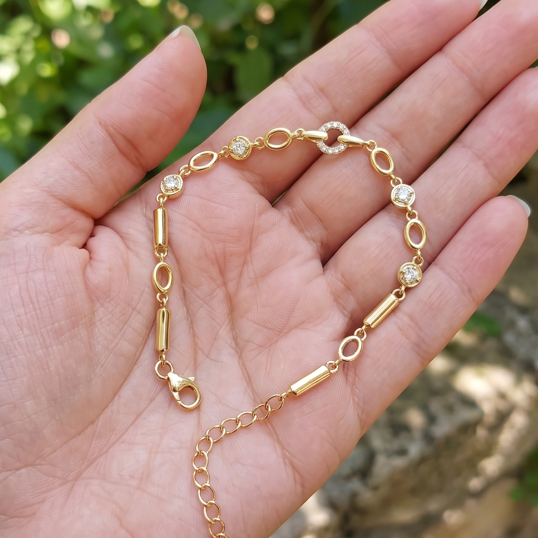 Kiashaa Jewellery 0.65 CTW diamond link bracelet in polished rose gold.