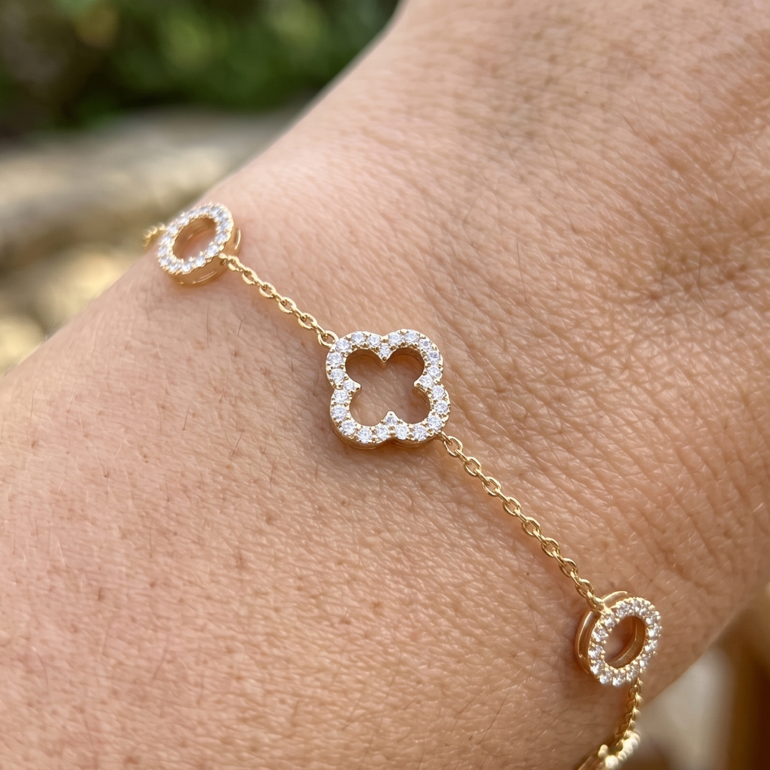 Kiashaa Jewellery 0.875 CTW diamond clover station bracelet in polished yellow gold.