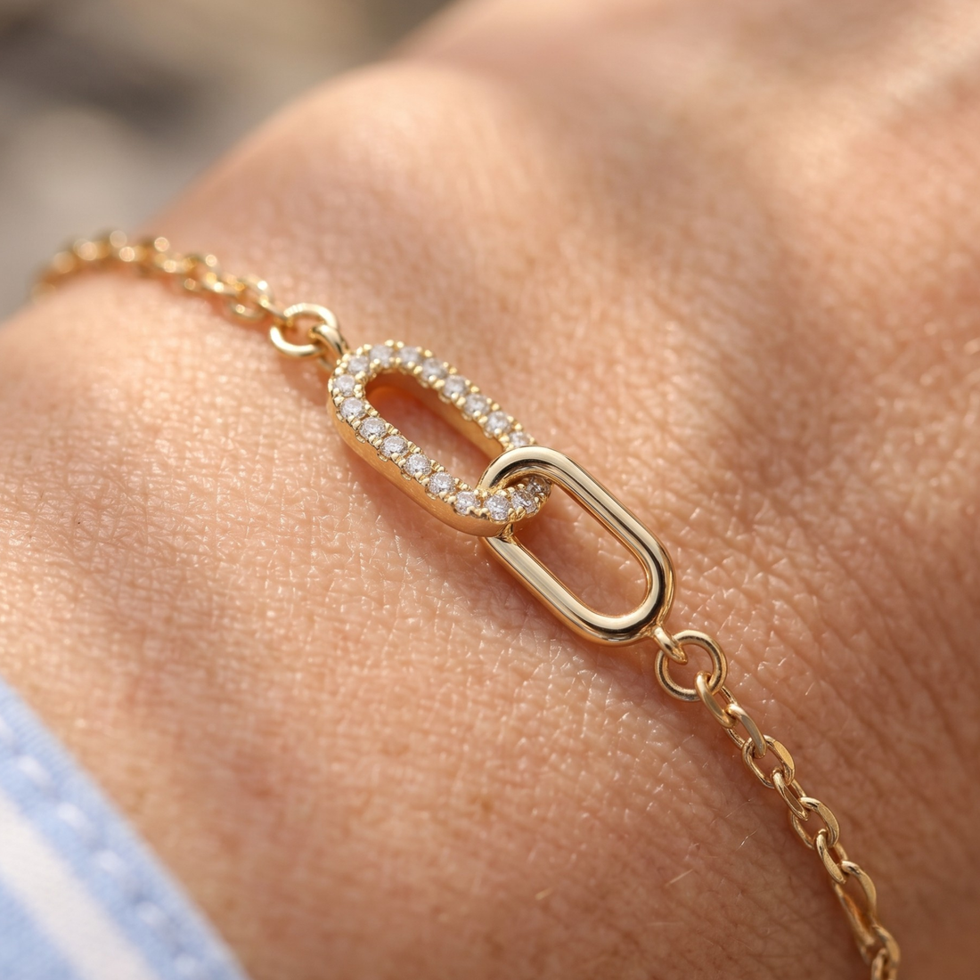 Kiashaa Jewellery 0.40 CTW diamond interlocking-link bracelet in polished yellow gold.