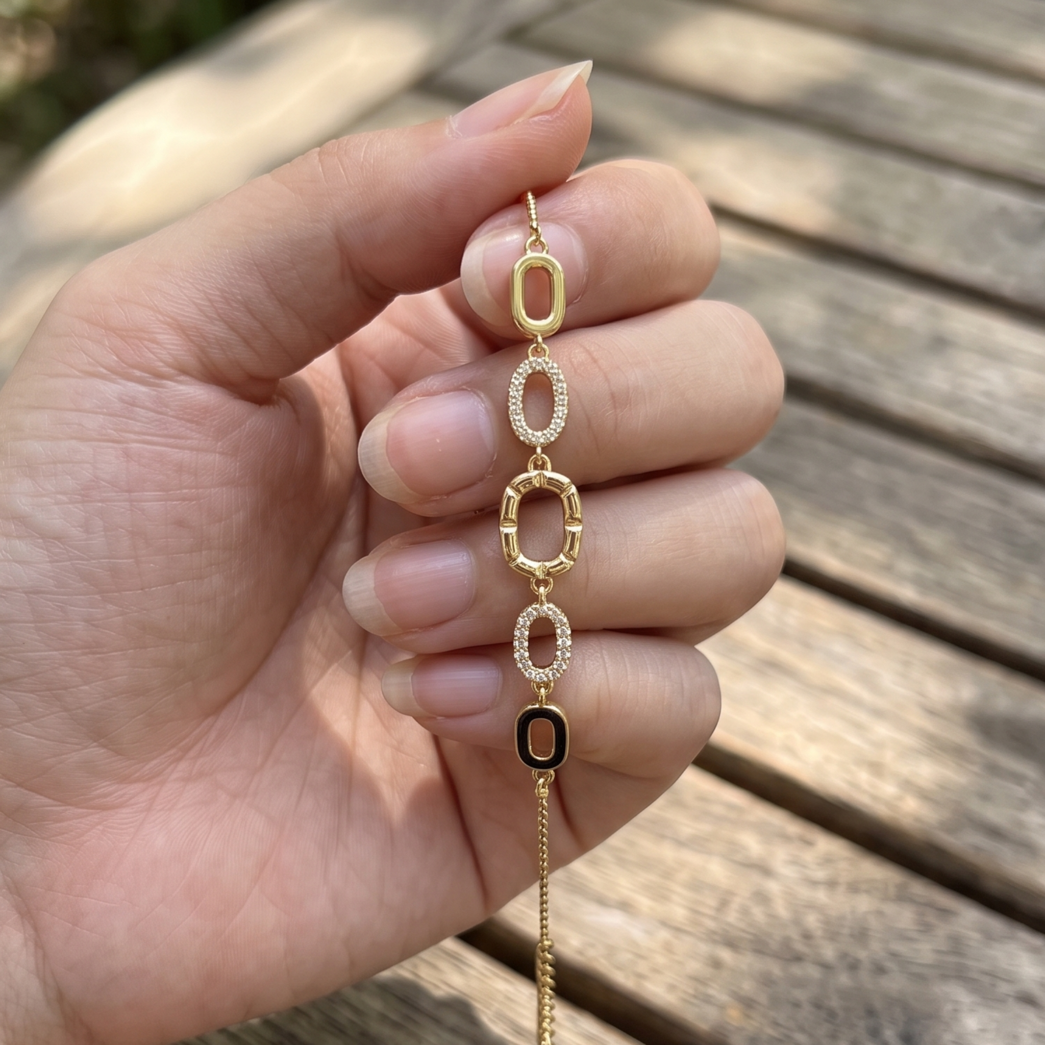Kiashaa Jewellery 0.62 CTW diamond oval link bracelet in polished yellow gold.
