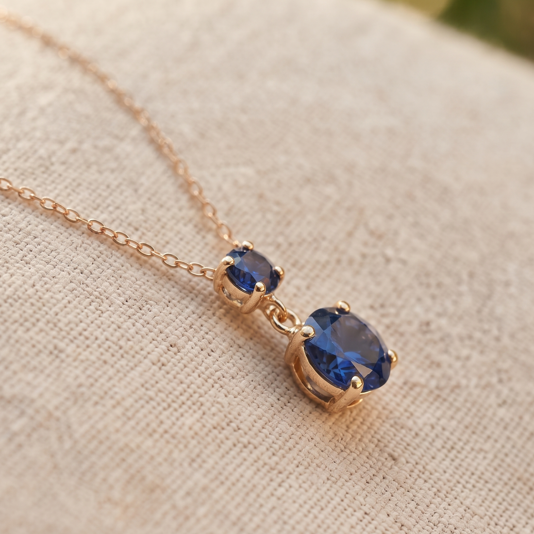 Kiashaa Jewellery 0.68 CTW blue round drop necklace in polished yellow gold.