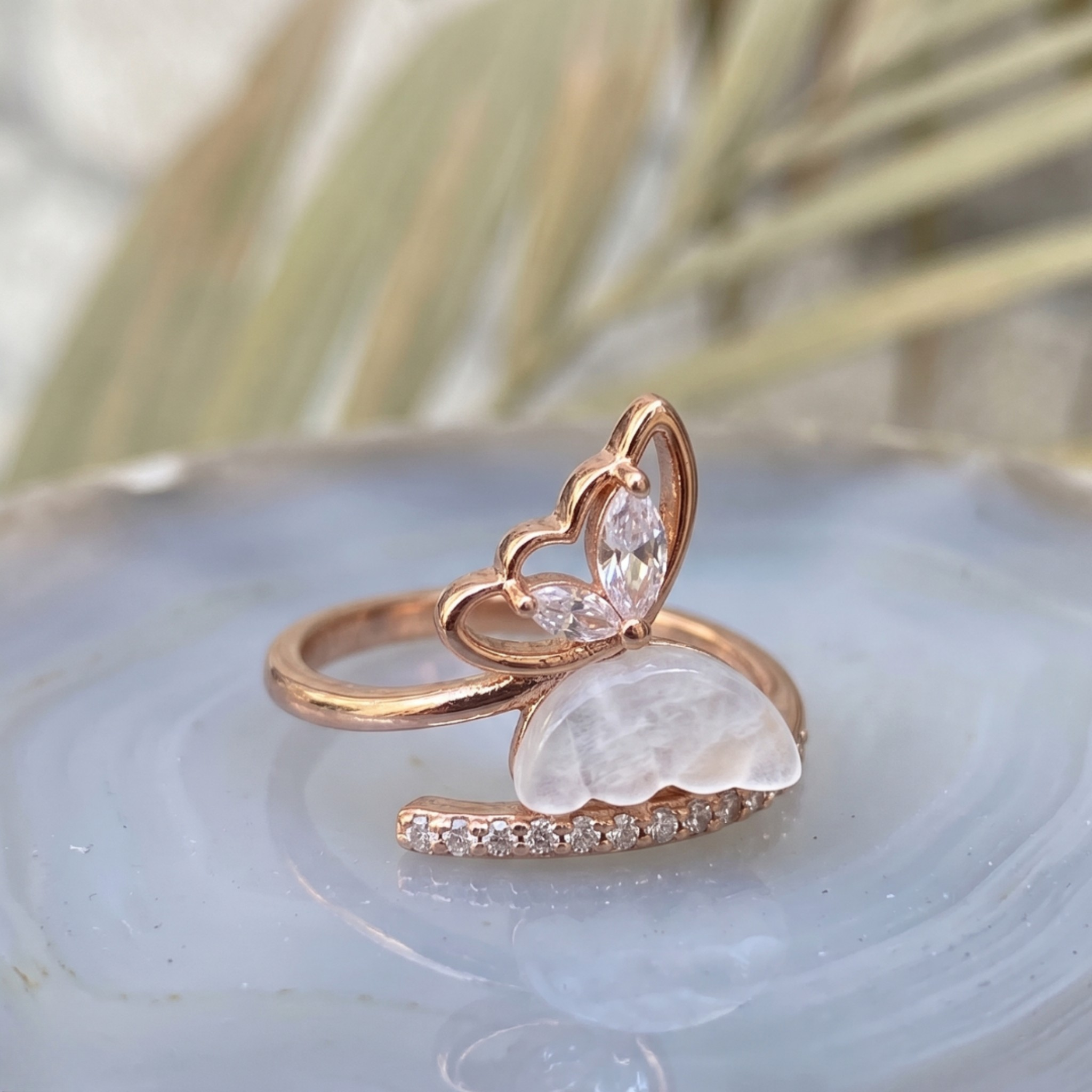 Nature-inspired open ring featuring marquise diamonds and a sculpted white pearl.