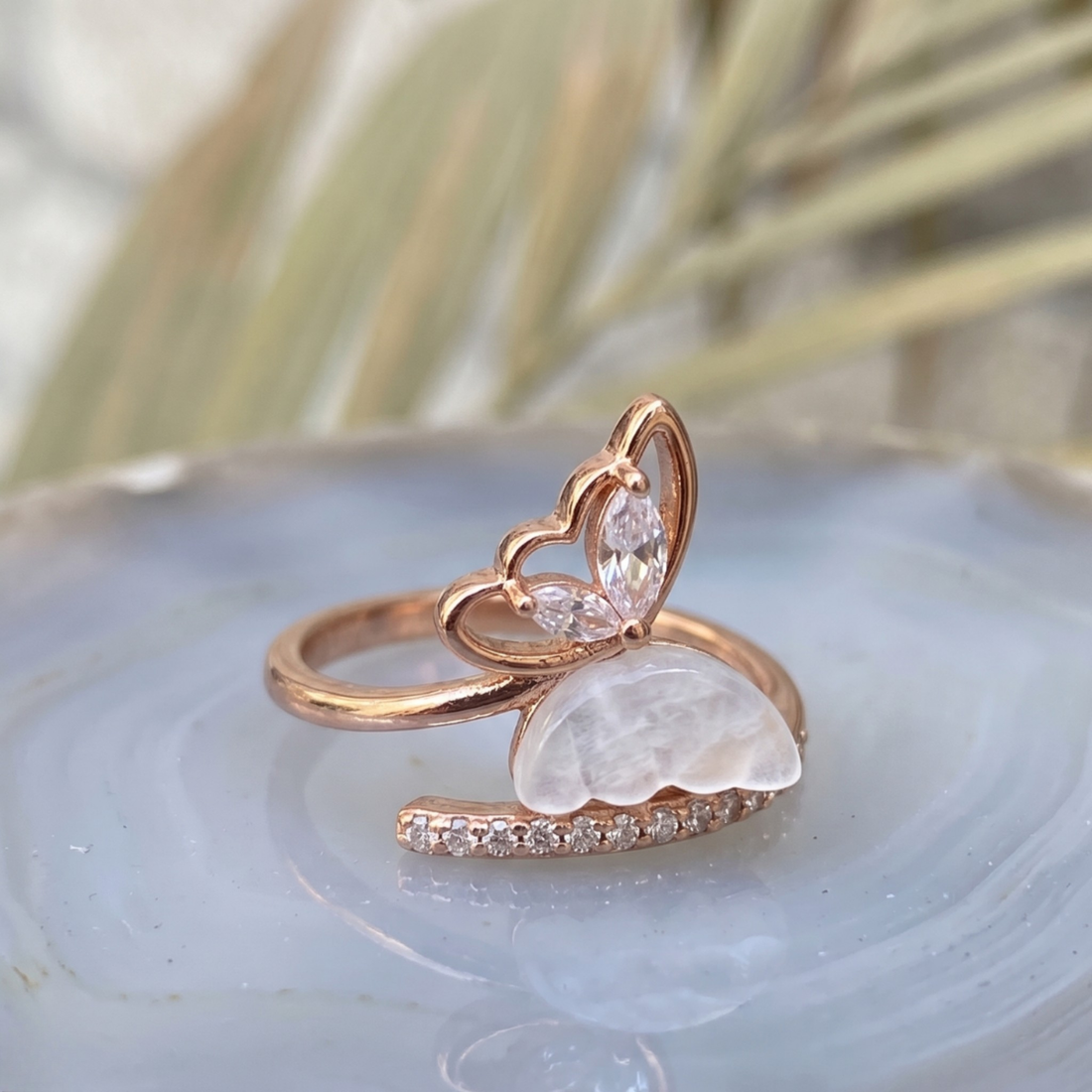 Nature-inspired open ring featuring marquise diamonds and a sculpted white pearl.