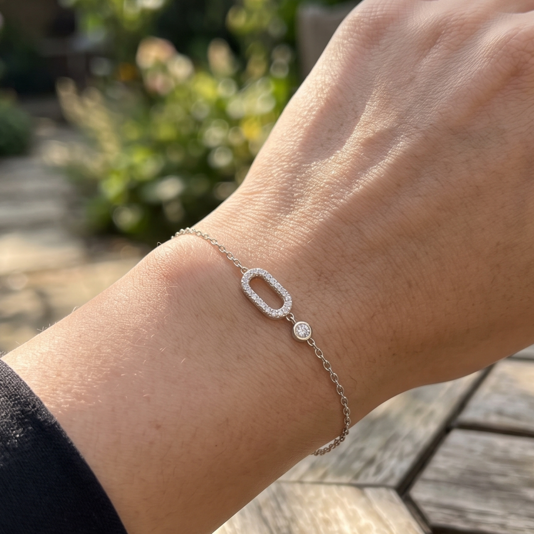Kiashaa Jewellery round diamond open-link bracelet in polished yellow gold.