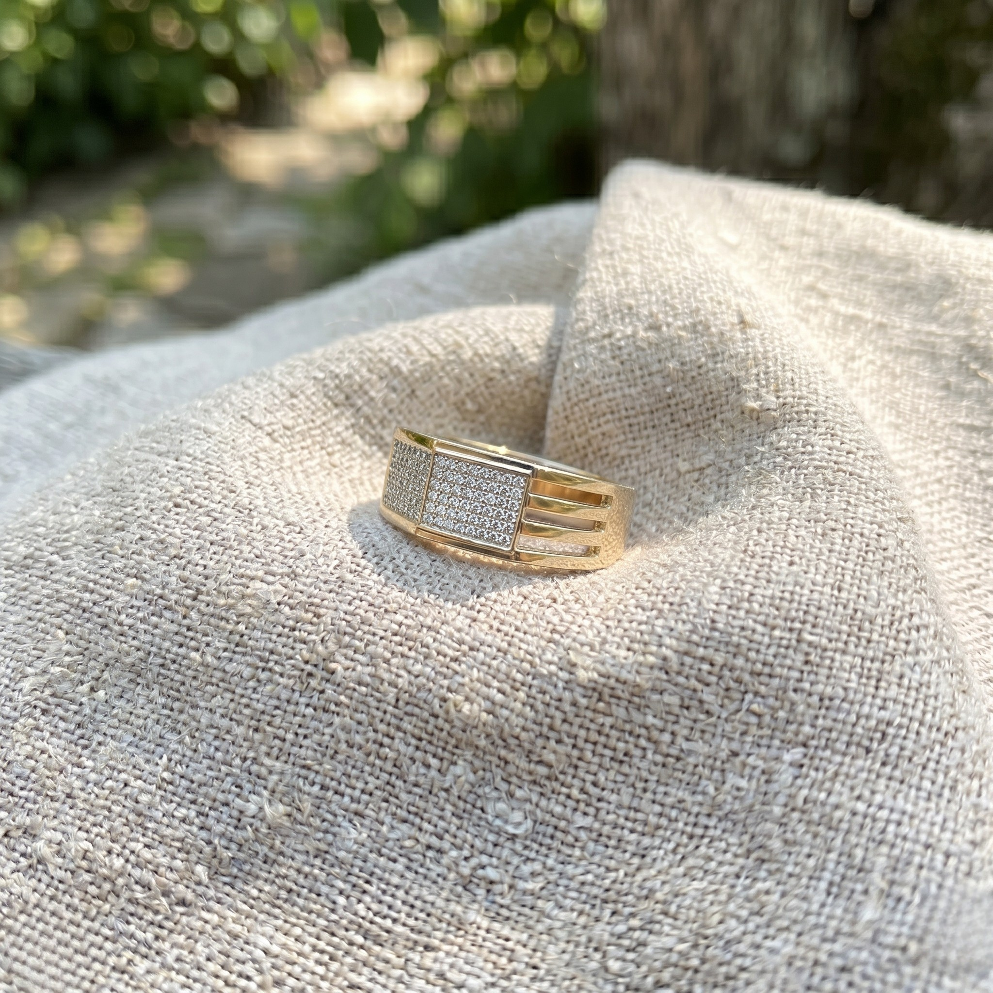 Geometric 0.65 CTW lab-grown diamond men’s ring in gold by Kiashaa Jewellery.