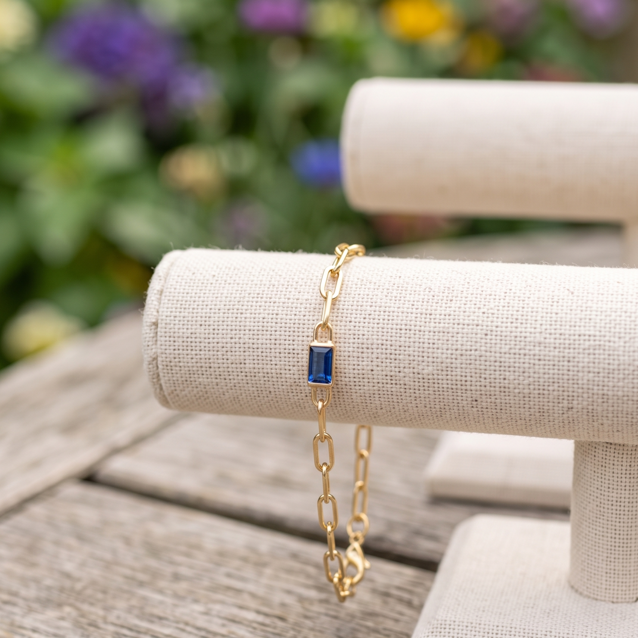 Kiashaa Jewellery 2.58 CT blue emerald-cut link bracelet in polished yellow gold.