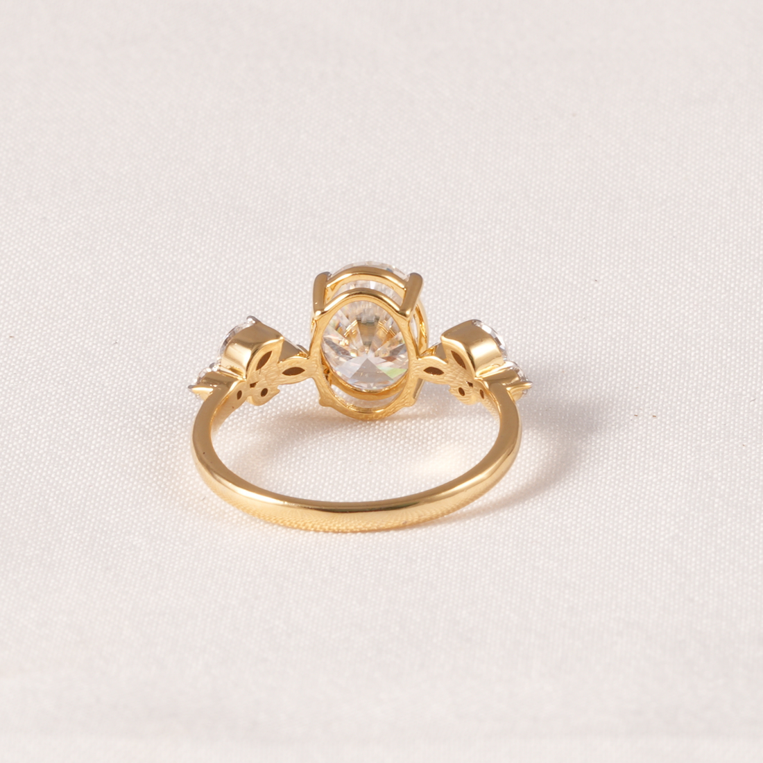 Oval Diamond Cluster Engagement Ring in 9K, 14K & 18K Gold