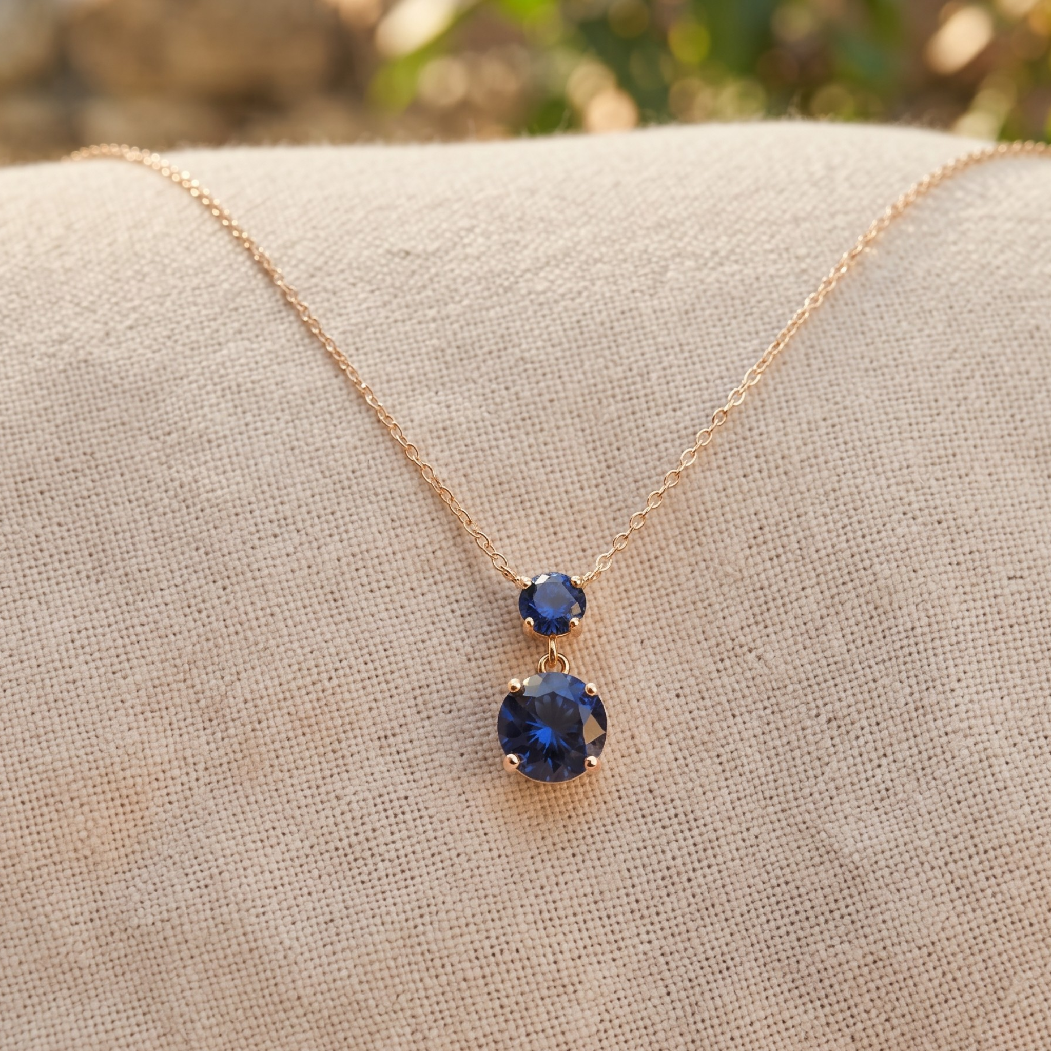 Kiashaa Jewellery 0.68 CTW blue round drop necklace in polished yellow gold.
