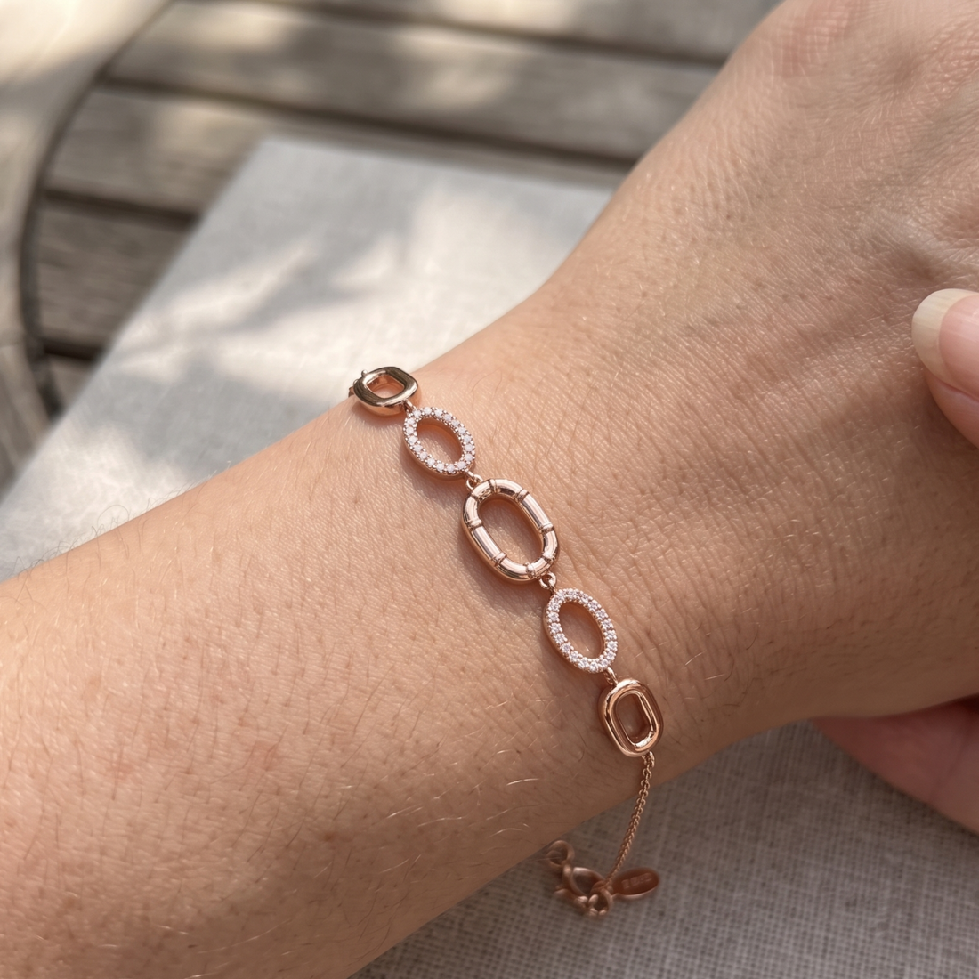 Kiashaa Jewellery 0.62 CTW diamond oval link bracelet in polished yellow gold.