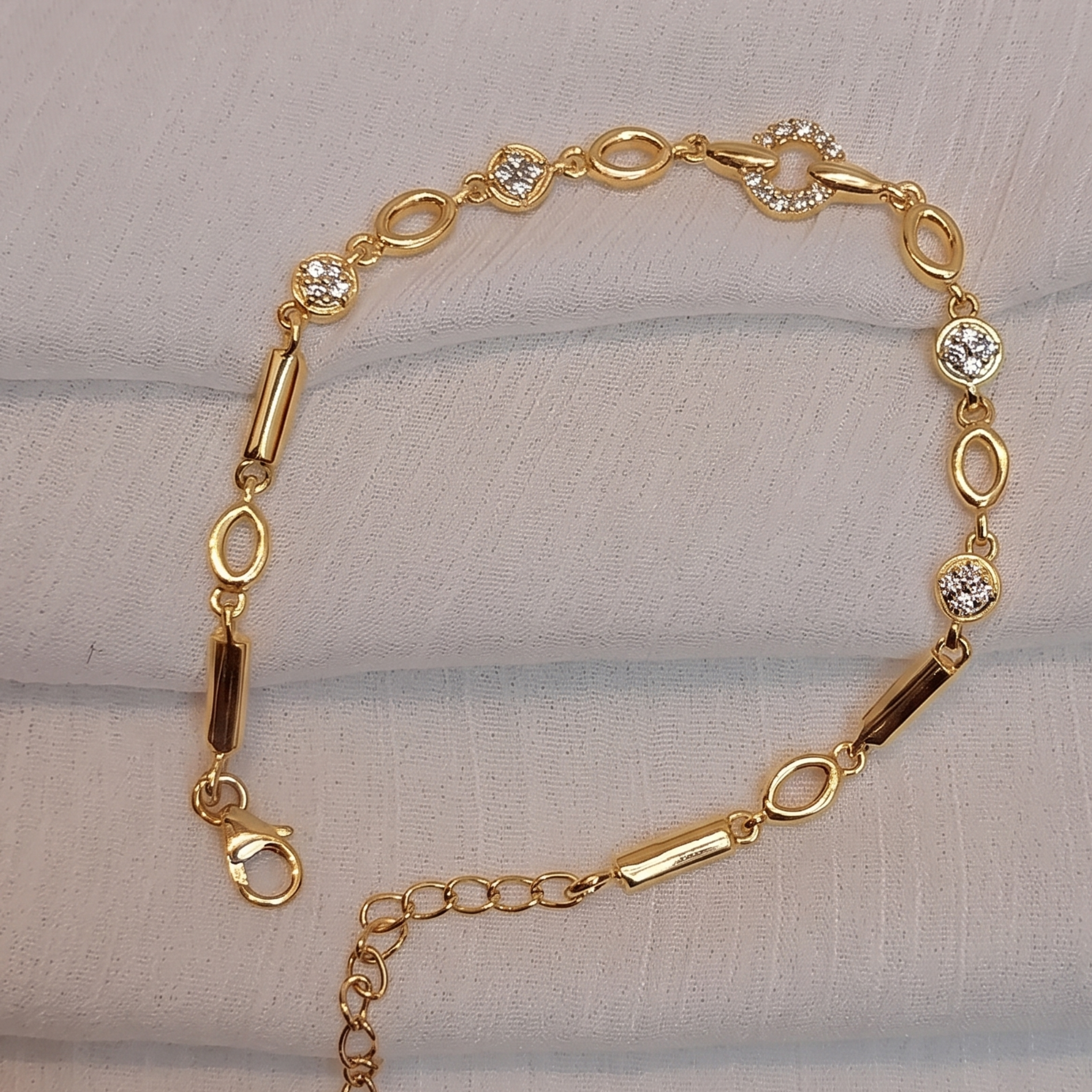 Kiashaa Jewellery 0.65 CTW diamond link bracelet in polished rose gold.