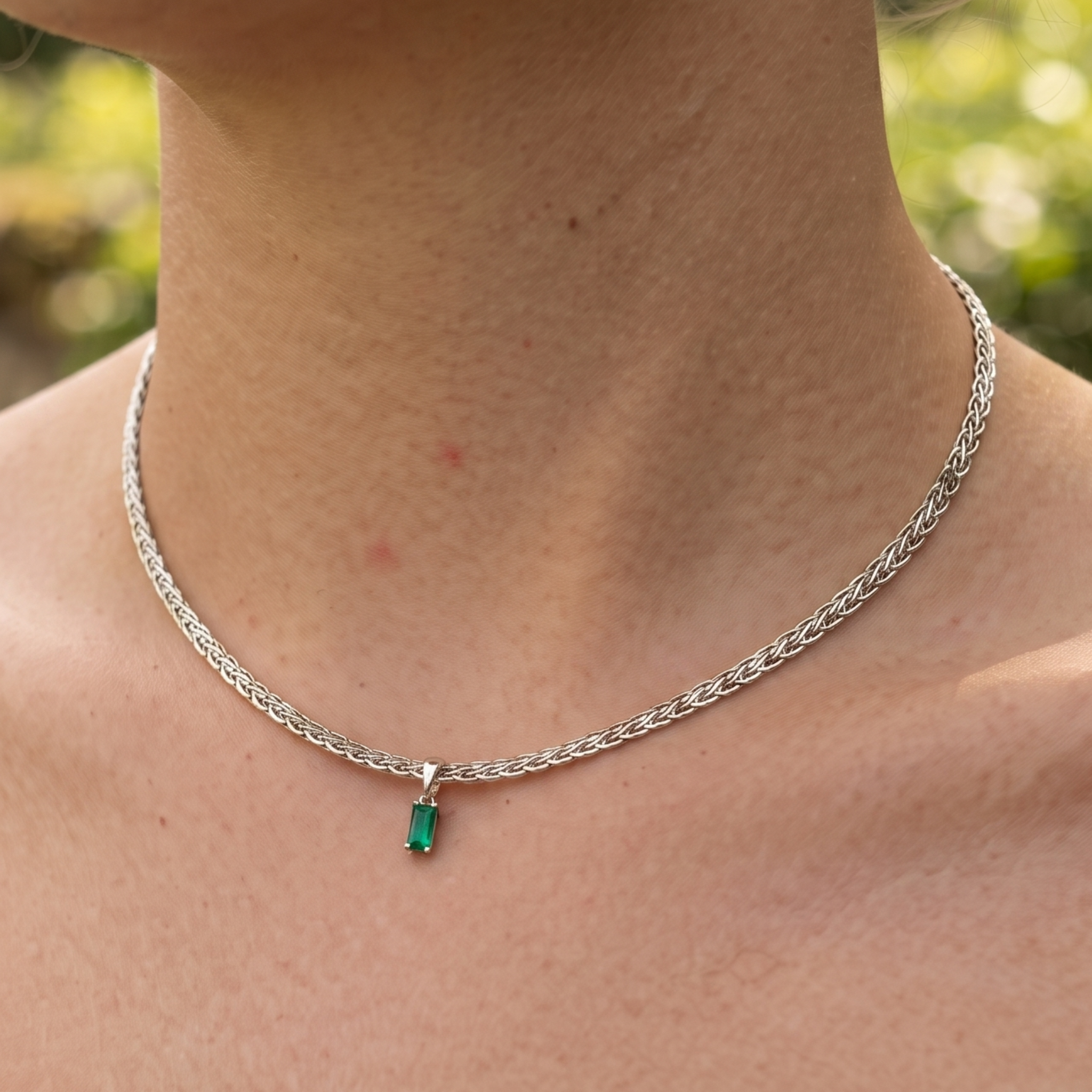 1.98 CT green emerald-cut pendant necklace in polished yellow gold.