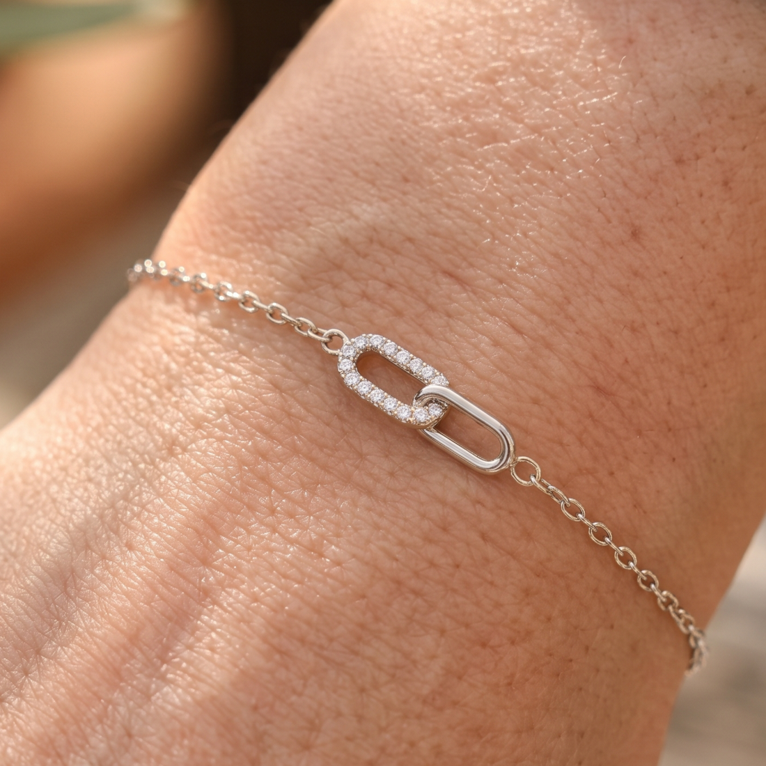 Kiashaa Jewellery 0.40 CTW diamond interlocking-link bracelet in polished yellow gold.