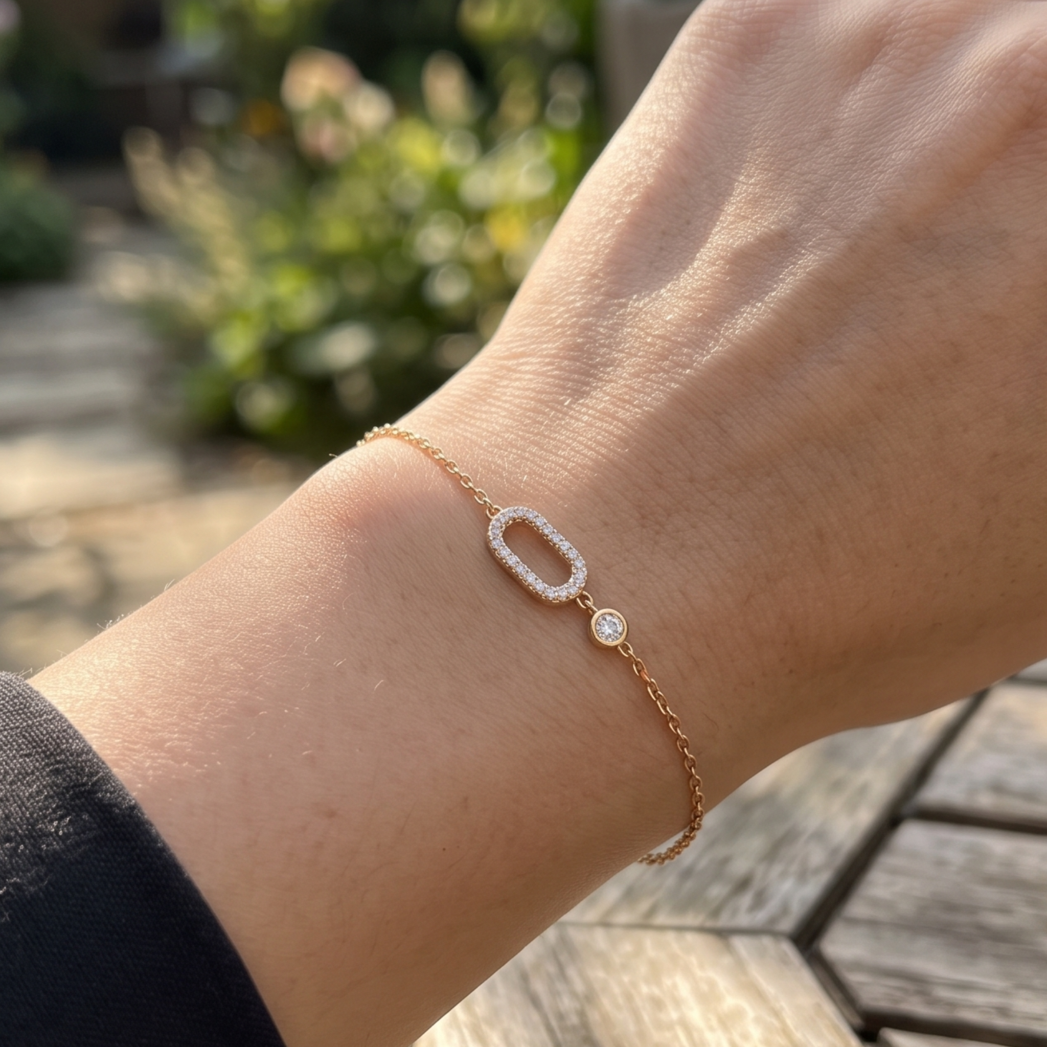 Kiashaa Jewellery round diamond open-link bracelet in polished yellow gold.