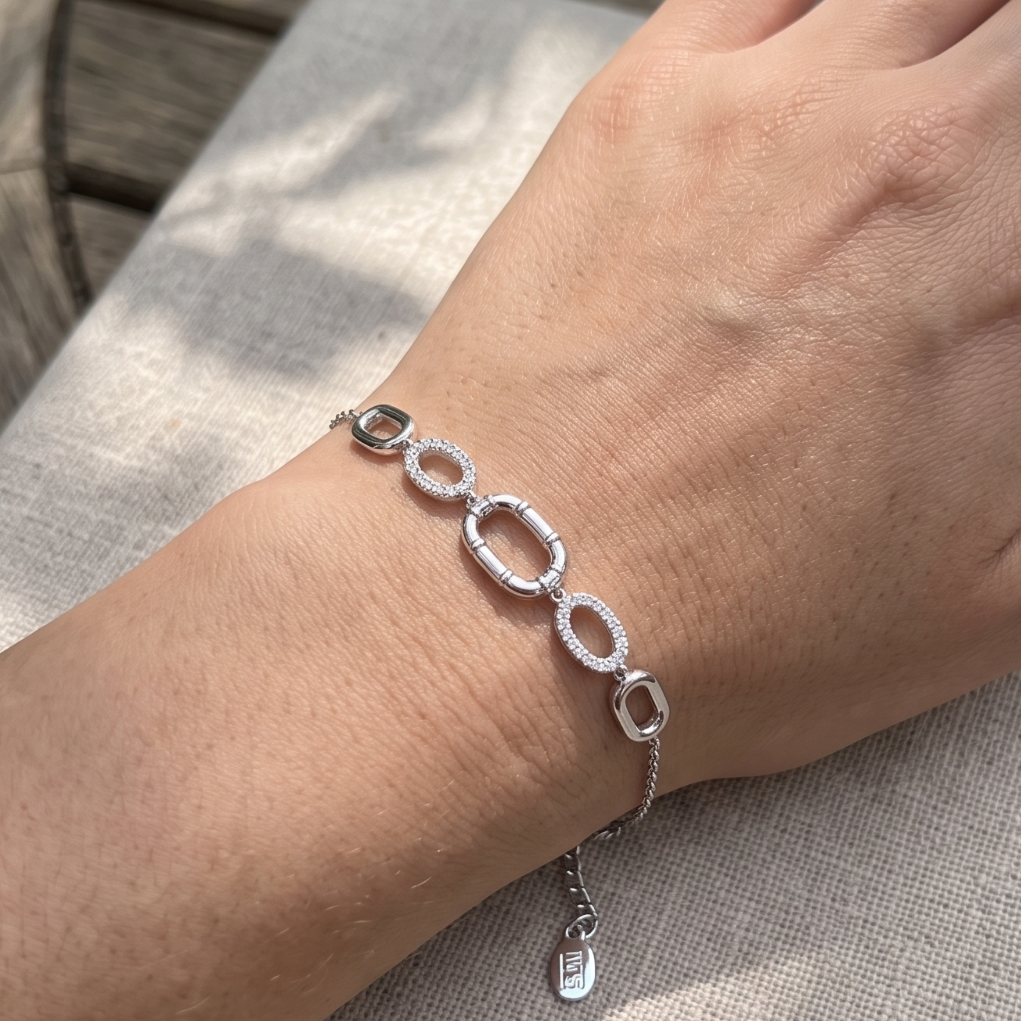Kiashaa Jewellery 0.62 CTW diamond oval link bracelet in polished yellow gold.