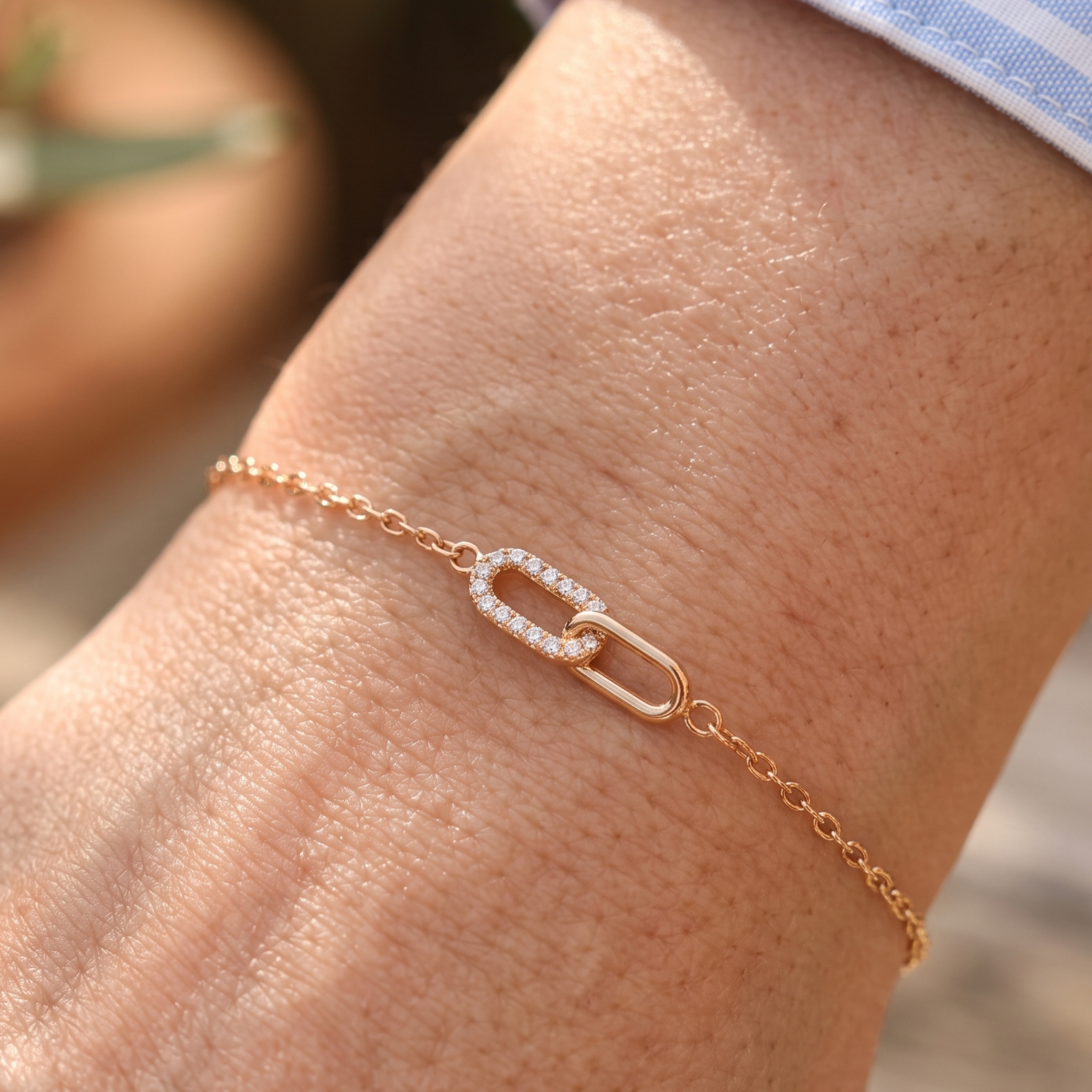 Kiashaa Jewellery 0.40 CTW diamond interlocking-link bracelet in polished yellow gold.