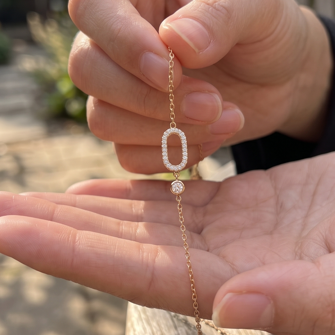 Kiashaa Jewellery round diamond open-link bracelet in polished yellow gold.