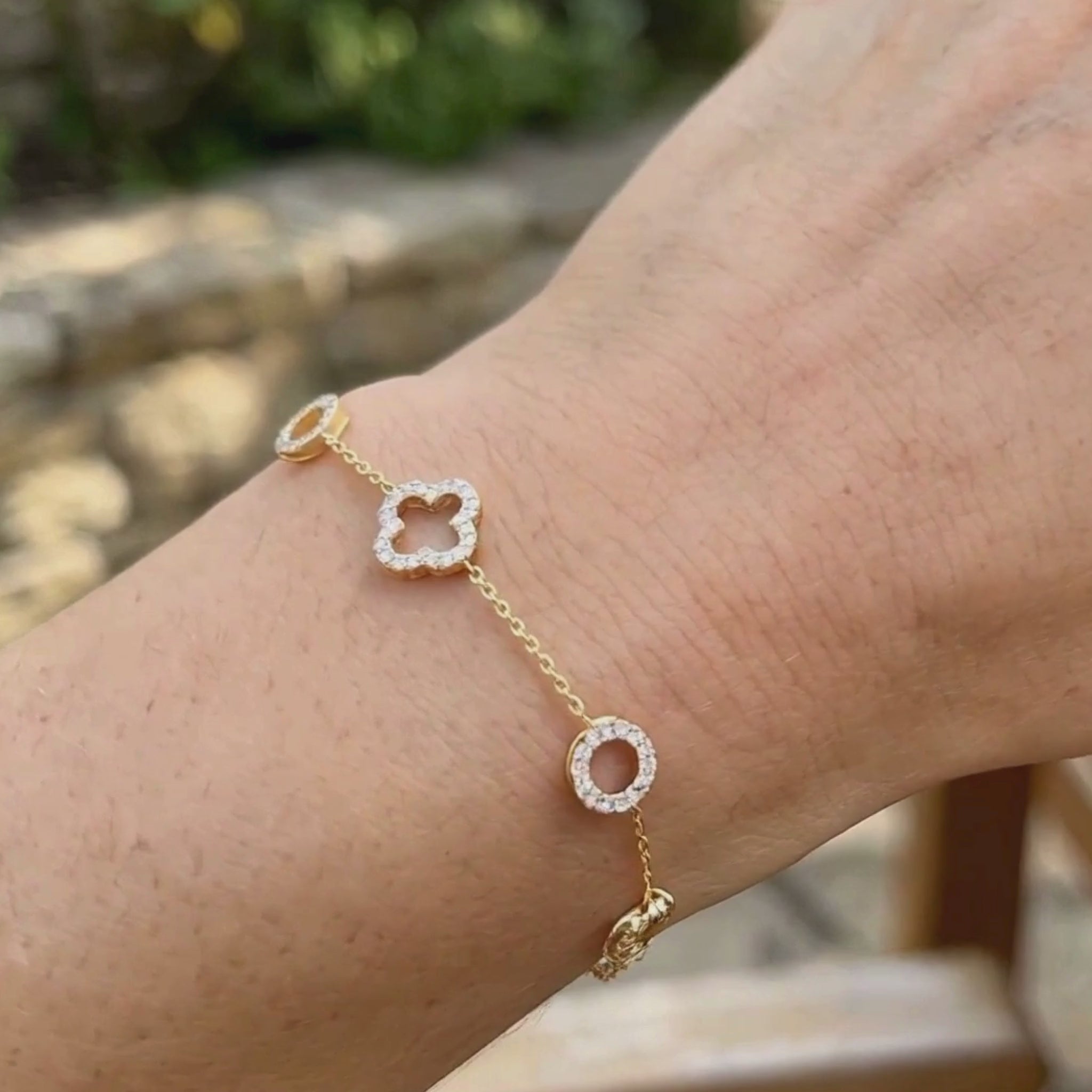 Clover Halo 0.875 CTW Round Diamond Station Bracelet in 9K, 14K & 18K Gold